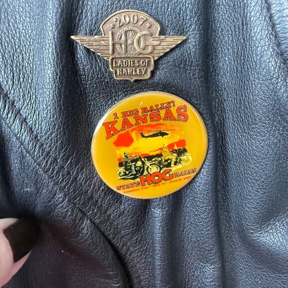 Harley-Davidson Women’s Leather Vest XL w/ Collectible Pins Lined - Picture 5 of 11